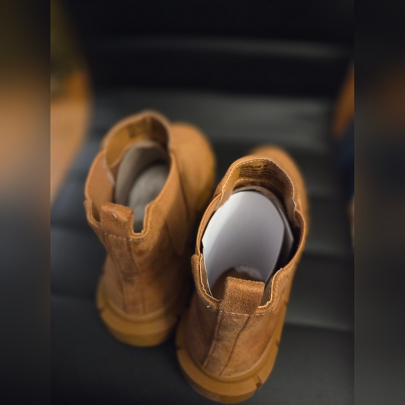 BP Niya Lug Sole Chelsea Boot in Camel Suede, Sz 5.0 - Picture 6 of 9